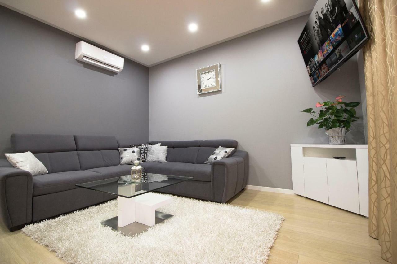 Apartment Deluxe Nana มาคาร์สกา ภายนอก รูปภาพ